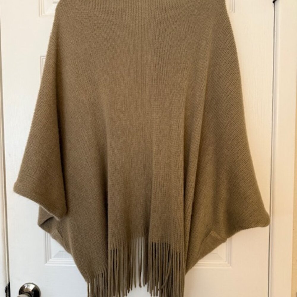 b.Boutique Knit Shawl - Picture 2 of 3